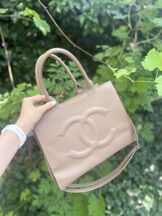 Сумка chanel бежевого кольору