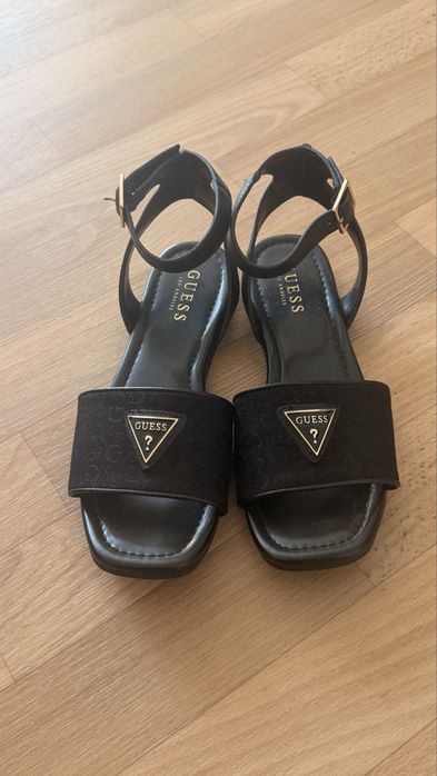 Босоніжки  Guess
