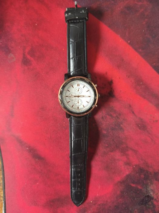 Relógio de Pulso Clássico – Estilo Cronógrafo com Bracelete em Pele