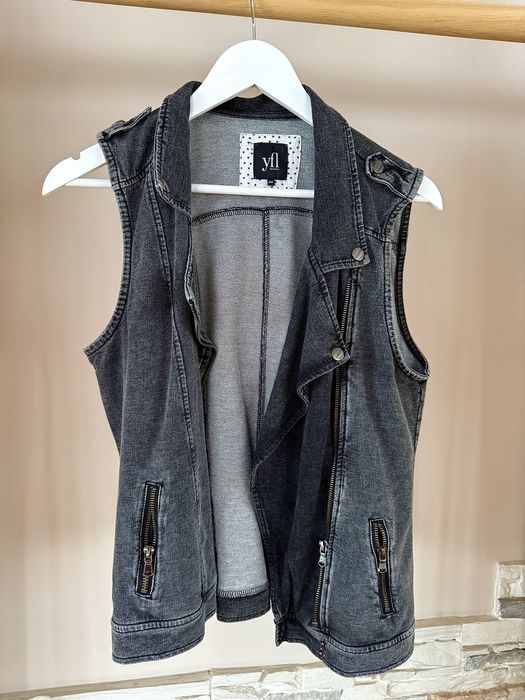 Джинсова безрукавка. Чорна