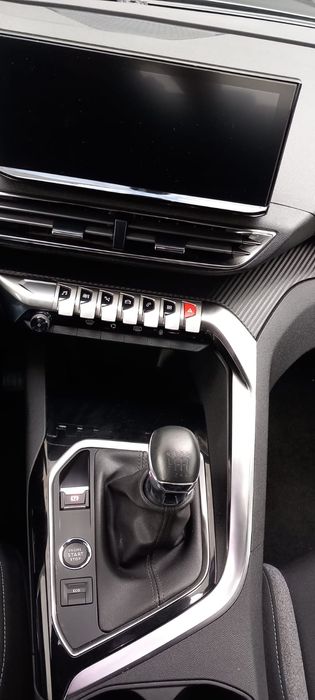 Nacional com 15mil km. Luxo e conforto num carro1 em estado impecável