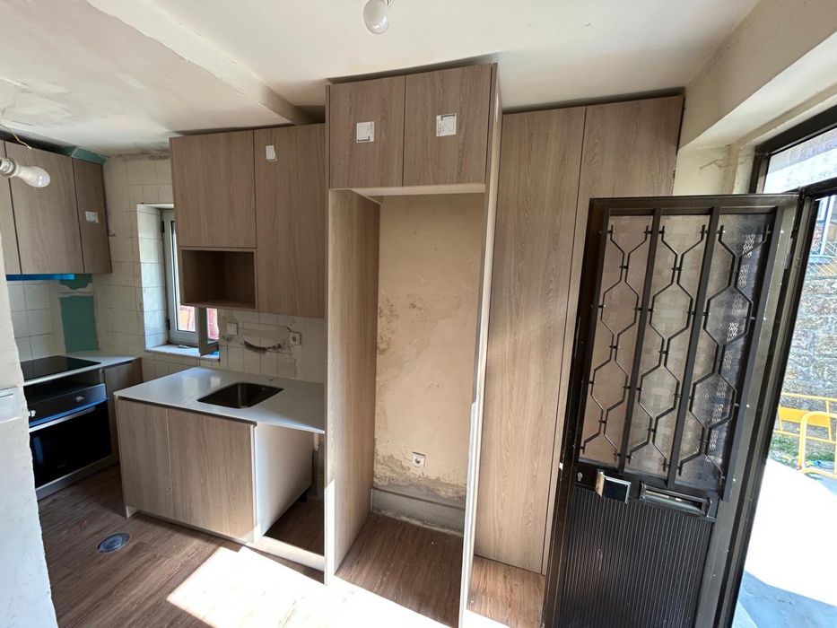 Arrenda-se MOBILIADA e cozinha equipada  Casa T2 — FOTOS ANTIGAS. MORADIA TOTALMENTE RENOVADA E MOBILADA.Centro Histórico do Porto (zona da Batalha)