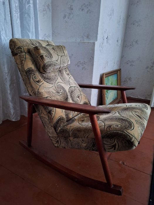 Продається крісло- качалка б/ в