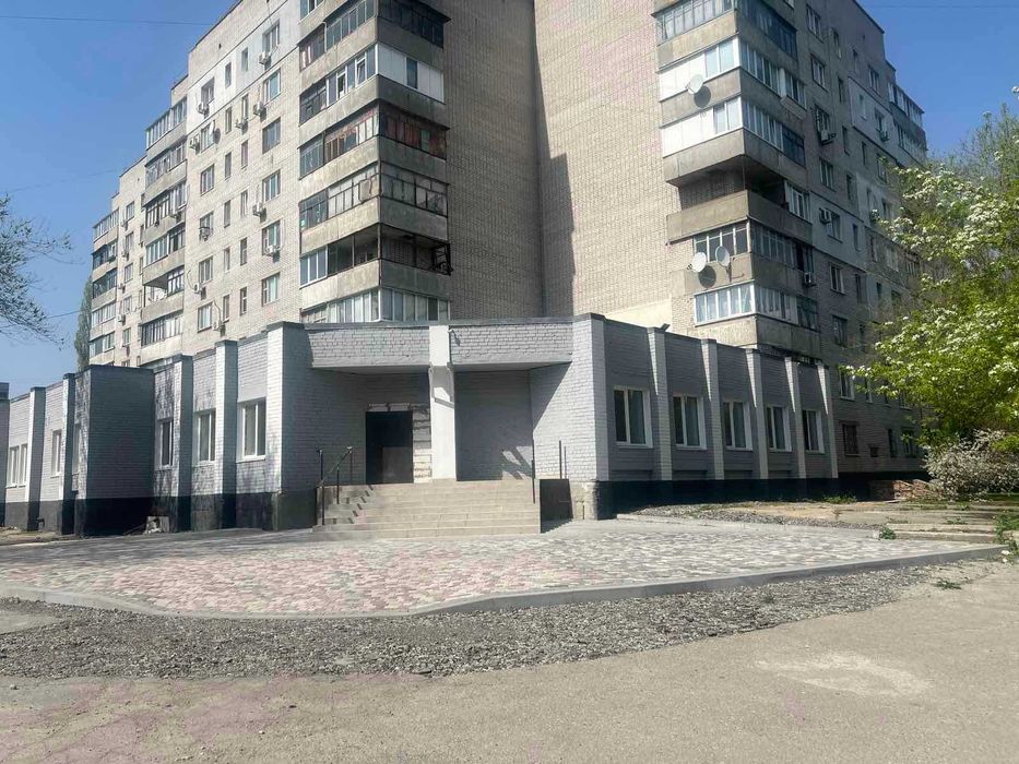 Продам комерційне приміщення на 12 кварталі