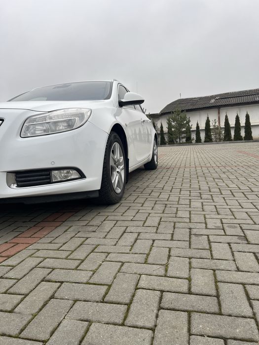 Продам опель інсігнія 2011 .