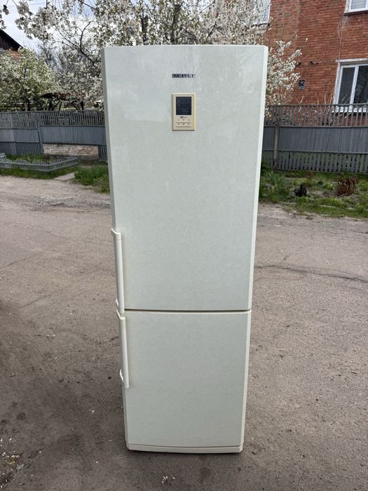 Продам холодильник в гарному стані Samsung NoFrost суха заморозка