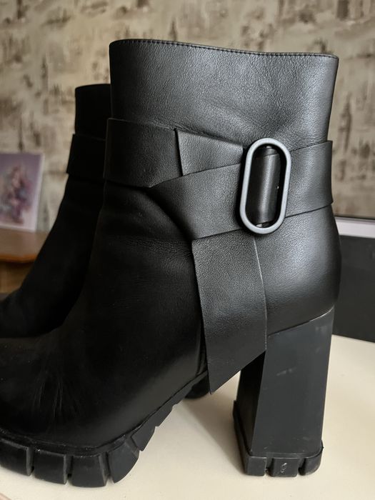 Демисезонные кожанные ботильены 37 р