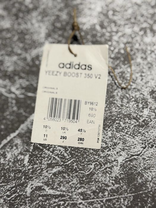 Yeezy Boost 350V2 czarno czarwona