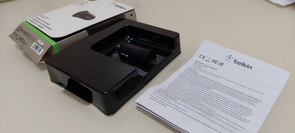 Автомобиььное зарядное устройство belkin
F8M730btBLK)
Автомобільний за