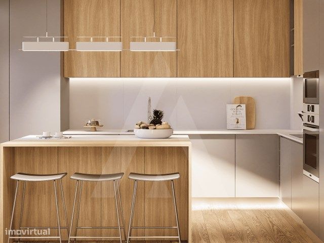 Apartamento T2 com varanda e l. estacionamento em Coimbra