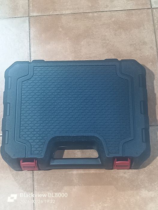 Tesoura de poda nova com duas baterias!!