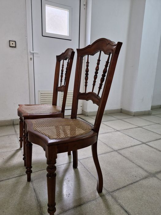 Cadeiras  em madeira maciça