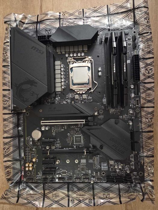 Torre i9-10900 / 32GB / 750W (Sem Gráfica e Discos)