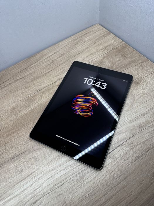 Ipad pro 32GB ios 18.3 tablet UAG futeral obudowa