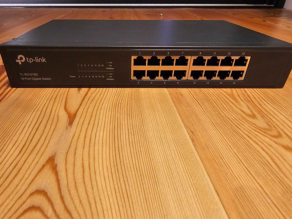 Vendo Switch TP-link 16 portas TL-SG1016D