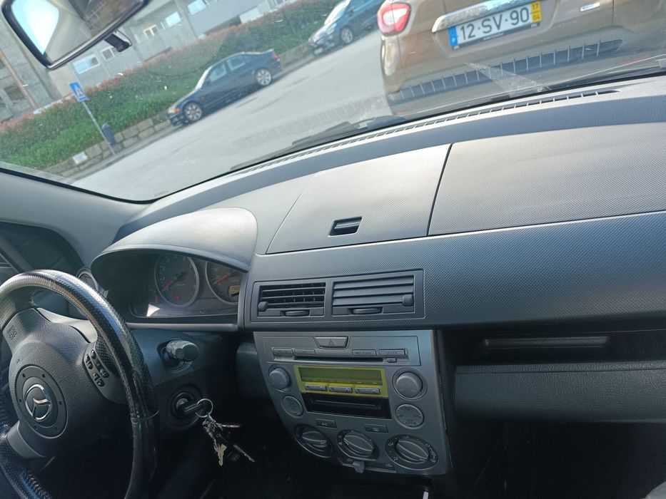 Mazda 2 1.25 Confort ar. Ano 2005. IUC e nspeção ok.