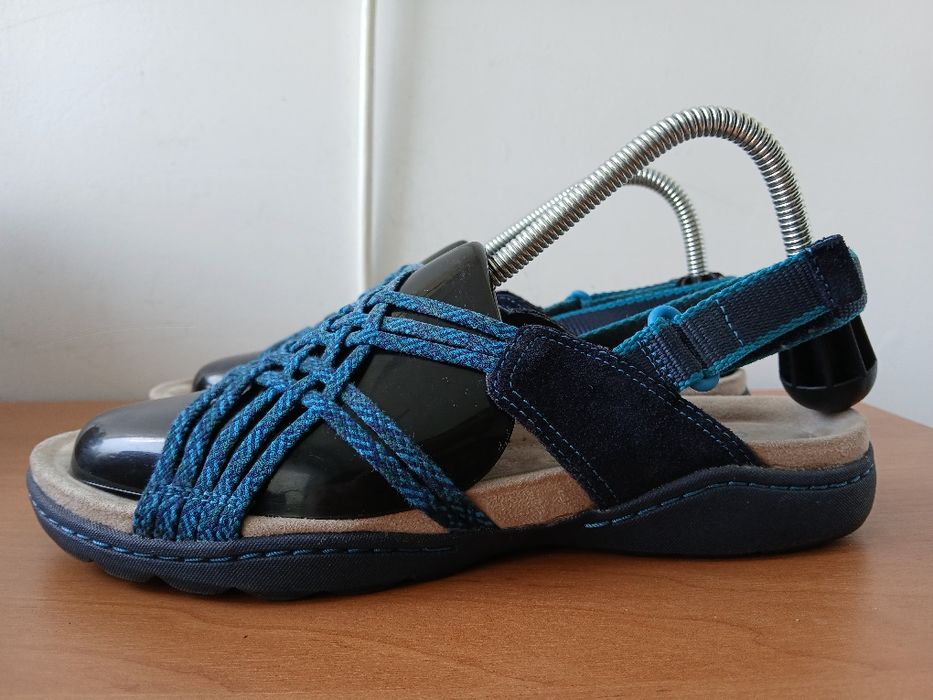 Кожаные босоножки фирмы Clarks оригинал