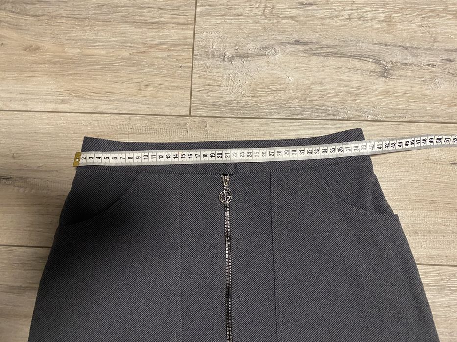 Спідниця на замочку ( в ідеальному стані)