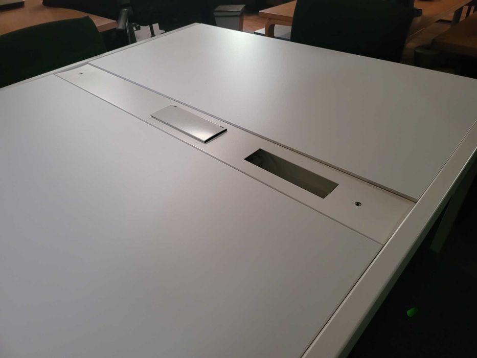 Double desk or small meeting table - excellent condition64584264456834122
