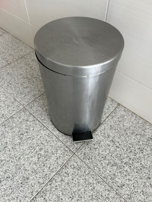 Balde caixote lixo grande com pedal