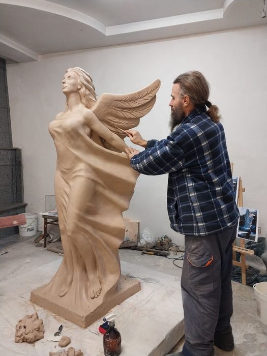 Пам'ятники, монументи, статуї індивідуальної роботи. Роботи з каменем.