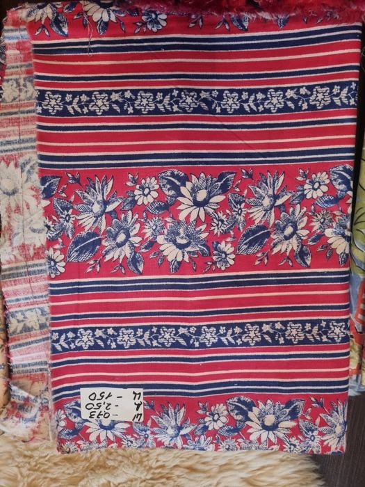 Відрізи тканини старих часів ,є різні