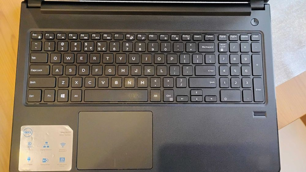 Laptop Dell  Vostro 15  3000 series  intel core i5 256 GB