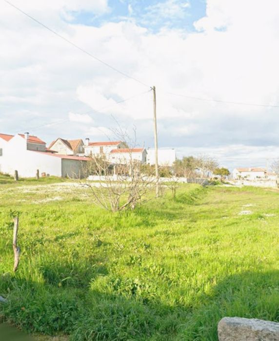 Terreno com licença para construçâo