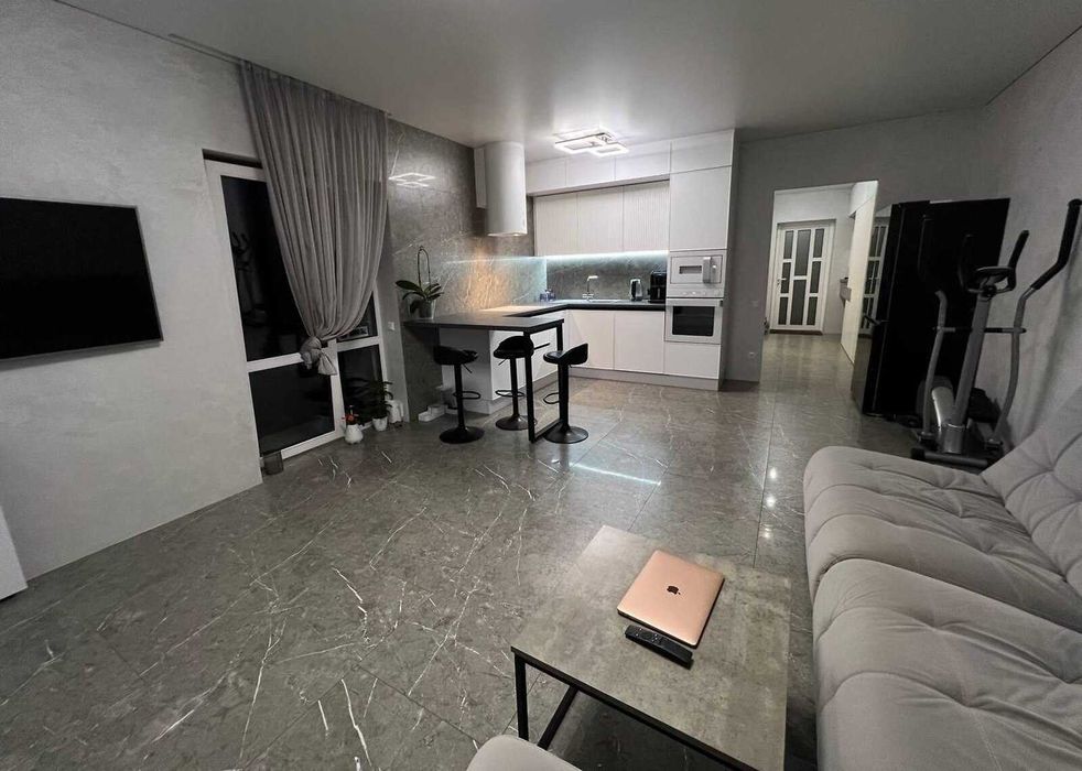 Продаж 2 поверхового таунхауса в Агрономічному