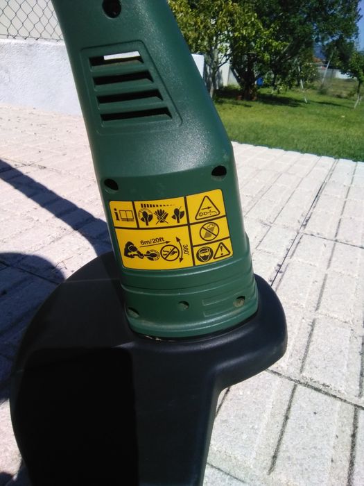 Aparador de relva Black e Decker
