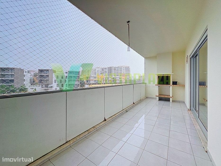Apartamento T3 perto da praia com garagem em Portimão