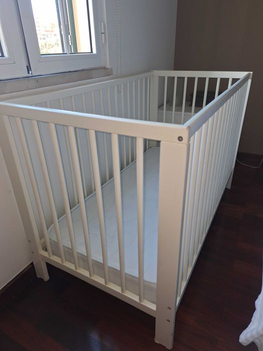 Berço IKEA e colchão
