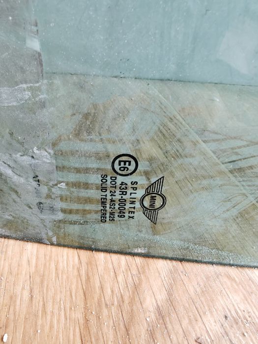 Стекло боковой двери Mini Cooper (R50 / 53) 2001-2006 Бу
Это оригинальное боковое стекло для автомобиля Mini Cooper (сер