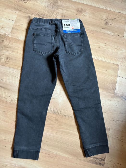 Spodnie jeansy chłopięce czarno 140