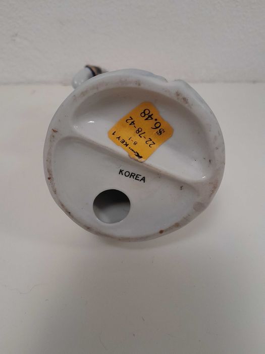 Figura masculina em porcelana policromada e dourada, vintage Korea