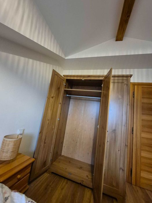 Szafa trzydrzwiowa z lustrem