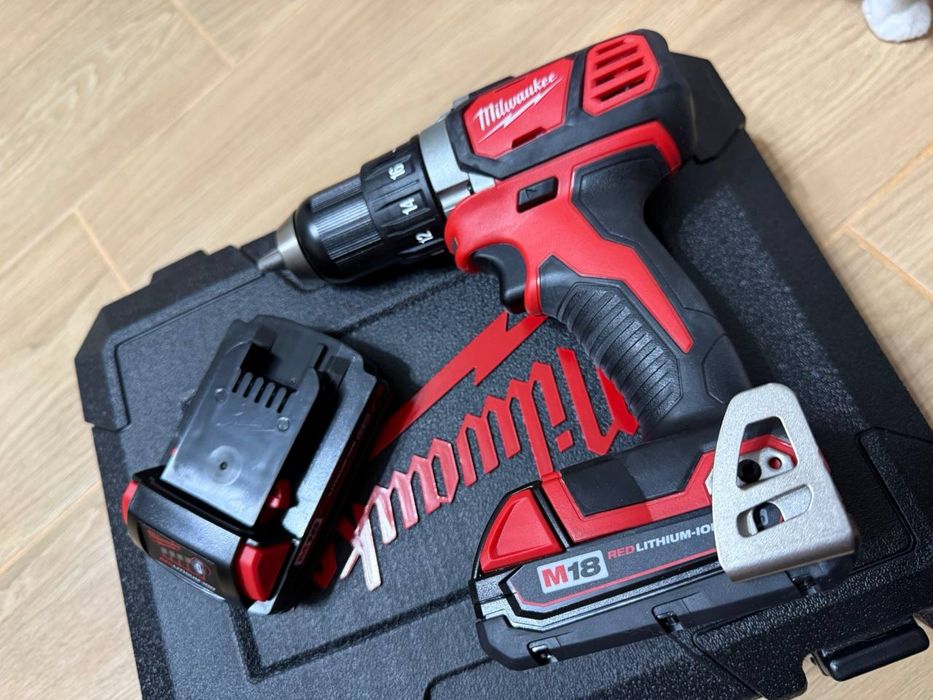 Акумуляторний шурупокрут Milwaukee M18