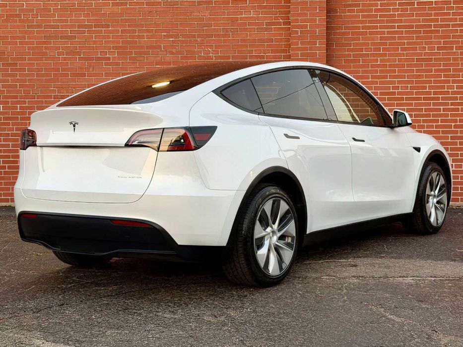 Tesla Model Y Long Range      2023