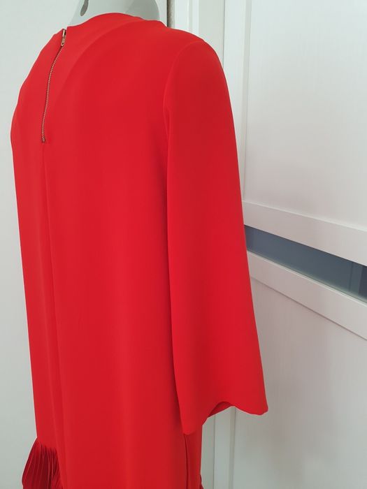 Червона сукня з плісованим низом. Розмір 42 (M-L).350грн.