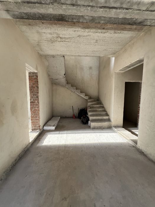 Будинок з терасою та земельною ділянкою  4 сотки