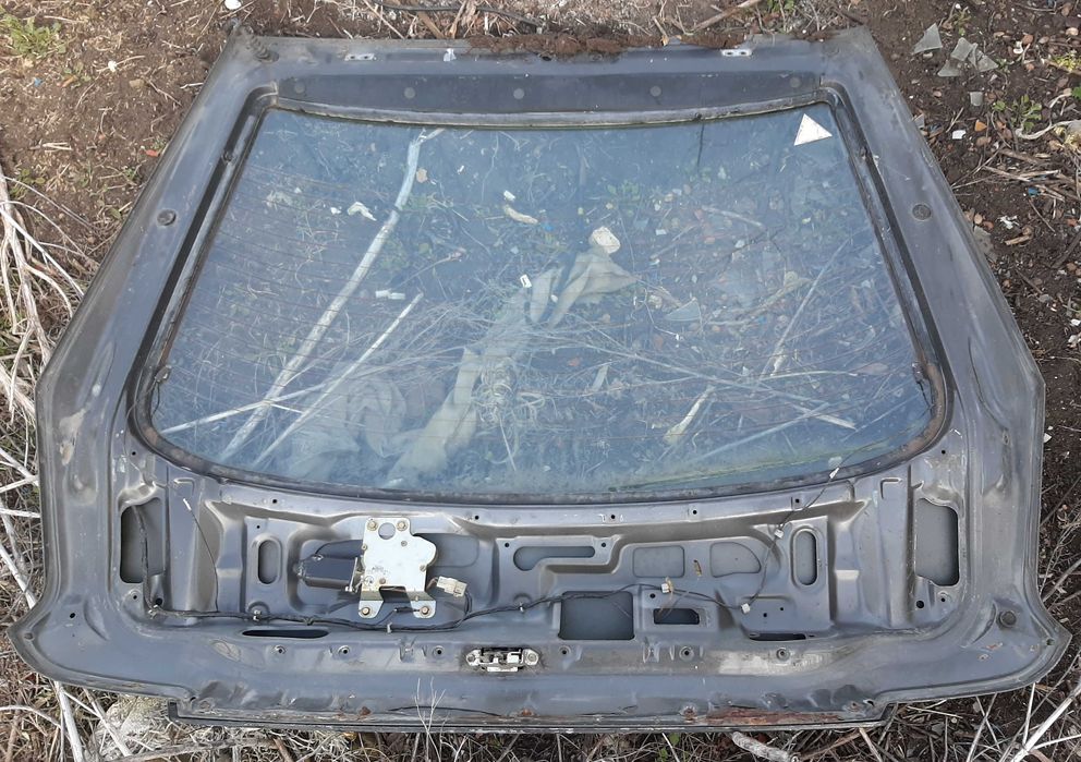 Продам заднюю ляду с Мазда 626 GС, GD, GE Yaris Premacy