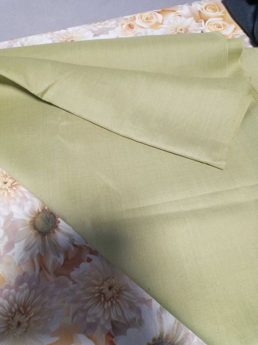 Ткань зеленого цвета на платье или костюм размер 3 м на 1,40 новая