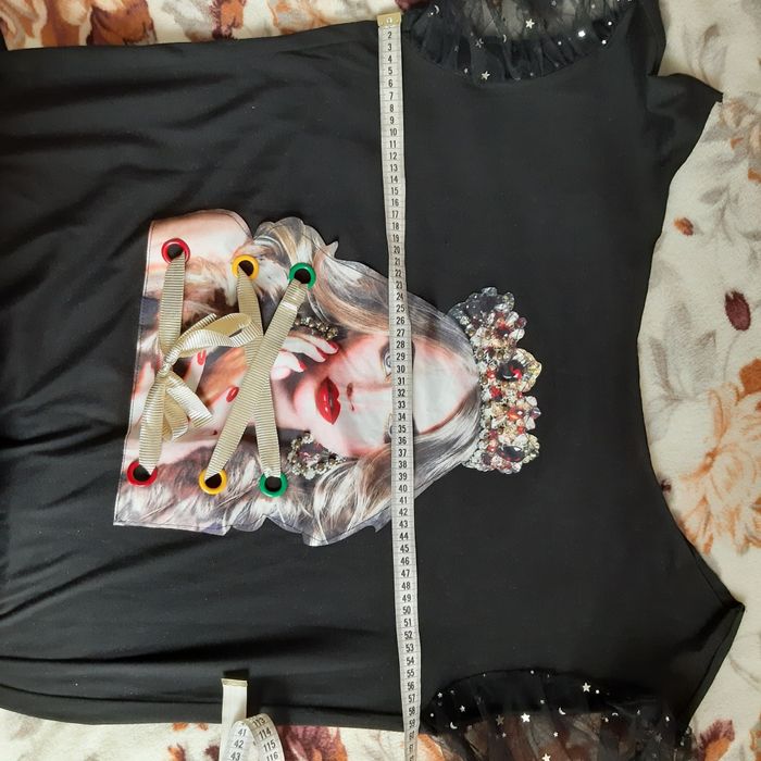 Чорна сукня з аплікацією