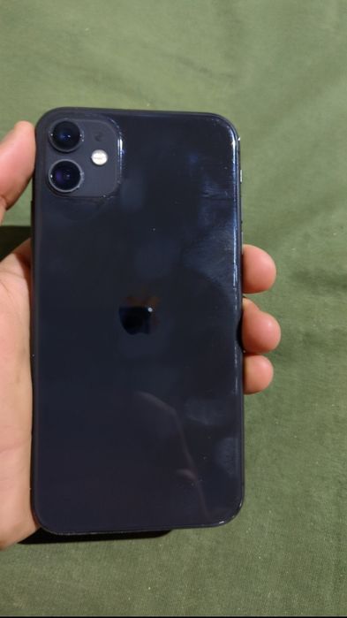 Айфон 11 чорного кольору