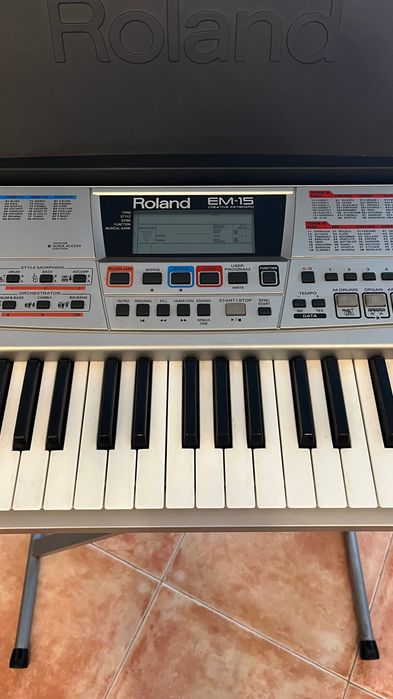 Teclado em-15 Roland