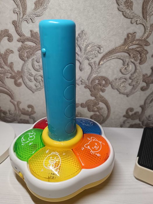 Продам музичну іграшку-пірамідку "Вгадай Тваринку", "Кольори". Класна.