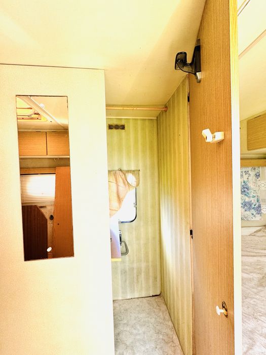 Caravna Vimara com documentos.