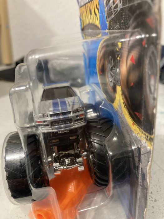 Monster truck skyline