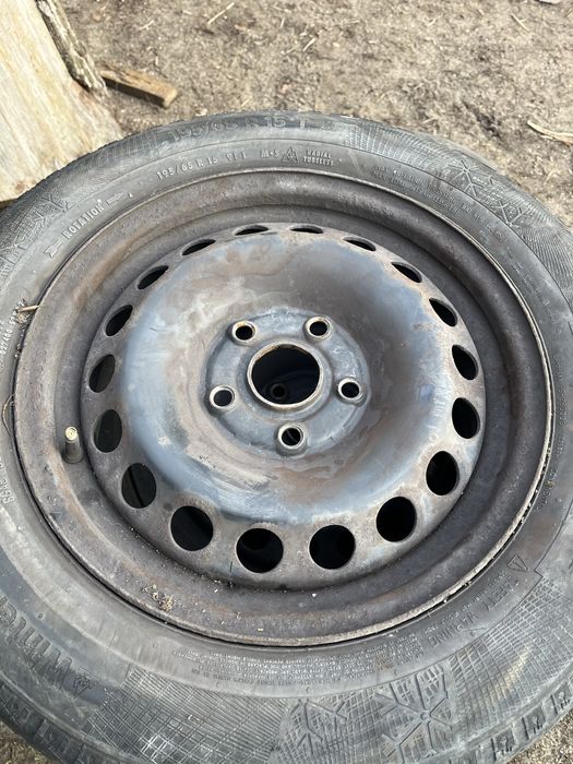 Резина на авто зиня та літня