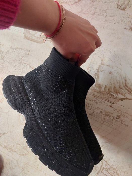 В продаже ,есть дефект